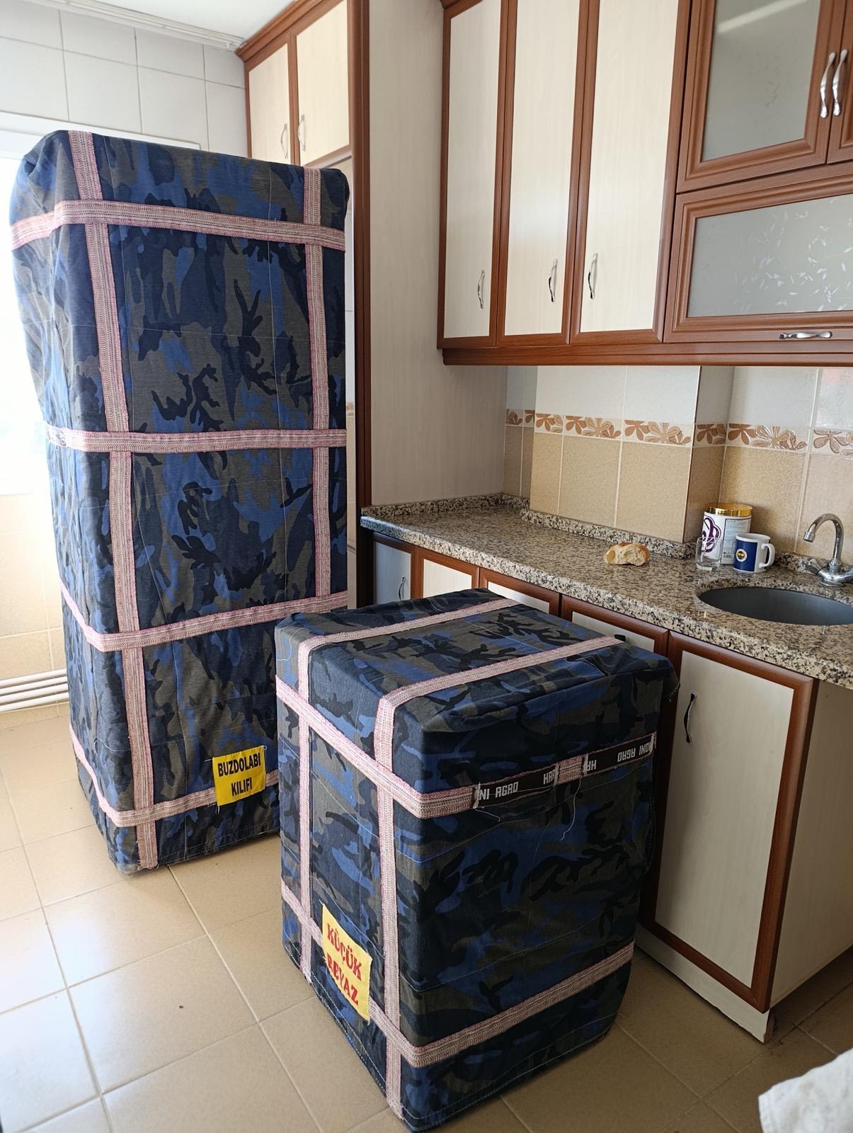 Özel kılıflarla korunan buzdolabı ve beyaz eşya
