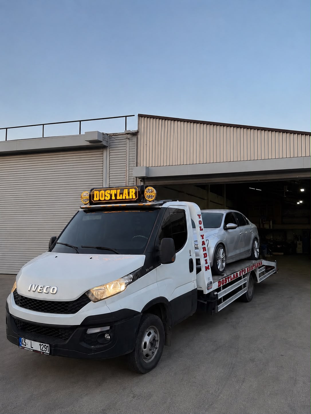 Dostlar Otomotiv çekicisi araç taşırken